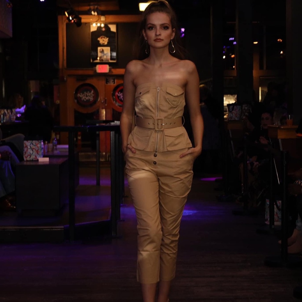 Women’s khaki halter top and cropped pants!
